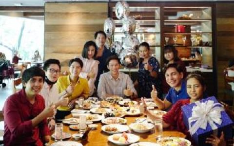 Plustor Pronpiphat为圈外男友Kan庆生晒甜蜜动态 高档餐厅约会羡煞网友