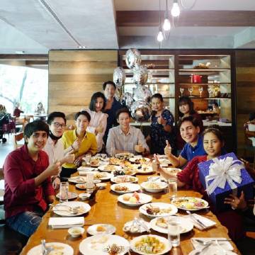 Plustor Pronpiphat为圈外男友Kan庆生晒甜蜜动态 高档餐厅约会羡煞网友