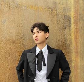 Gun Atthaphan社交账号粉丝突破300万 新剧待播引粉丝期待