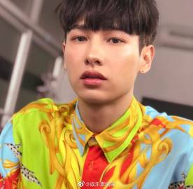 Gun Atthaphan社交账号粉丝突破300万 新剧待播引粉丝期待