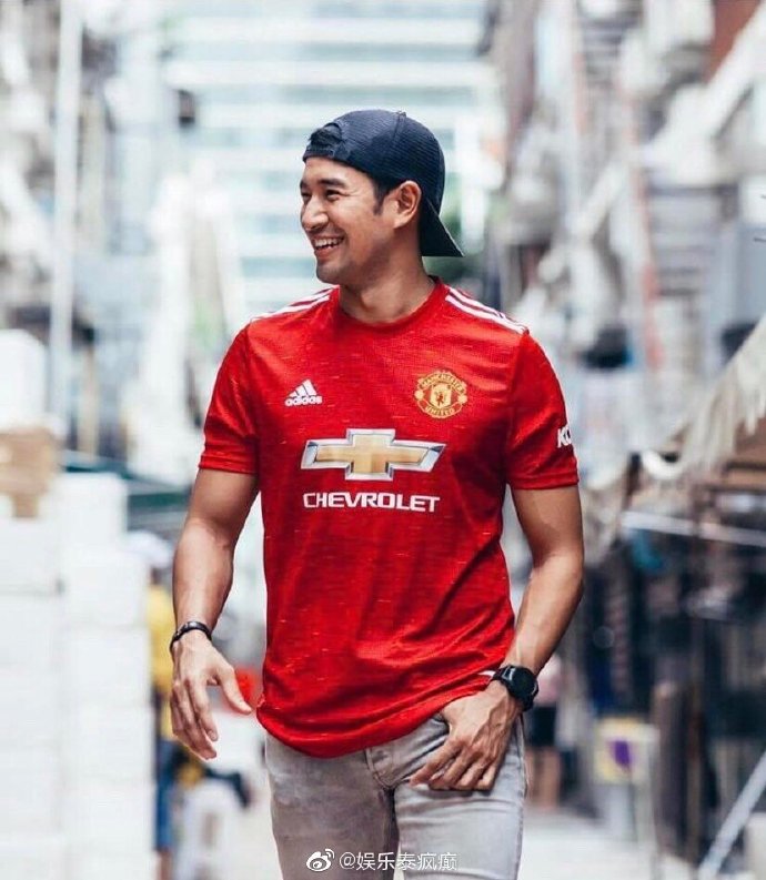 球衣穿搭引发泰网热议 网友争论“球衣是否不时尚”话题登上热搜