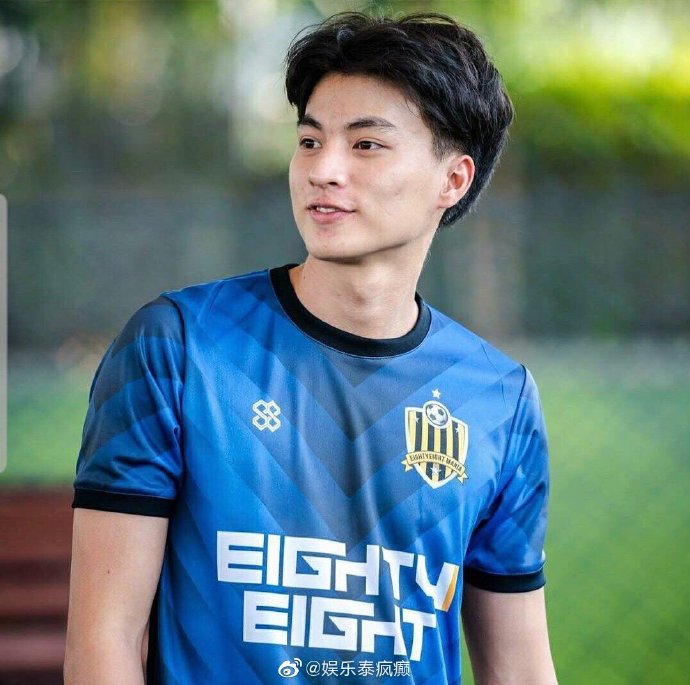 球衣穿搭引发泰网热议 网友争论“球衣是否不时尚”话题登上热搜