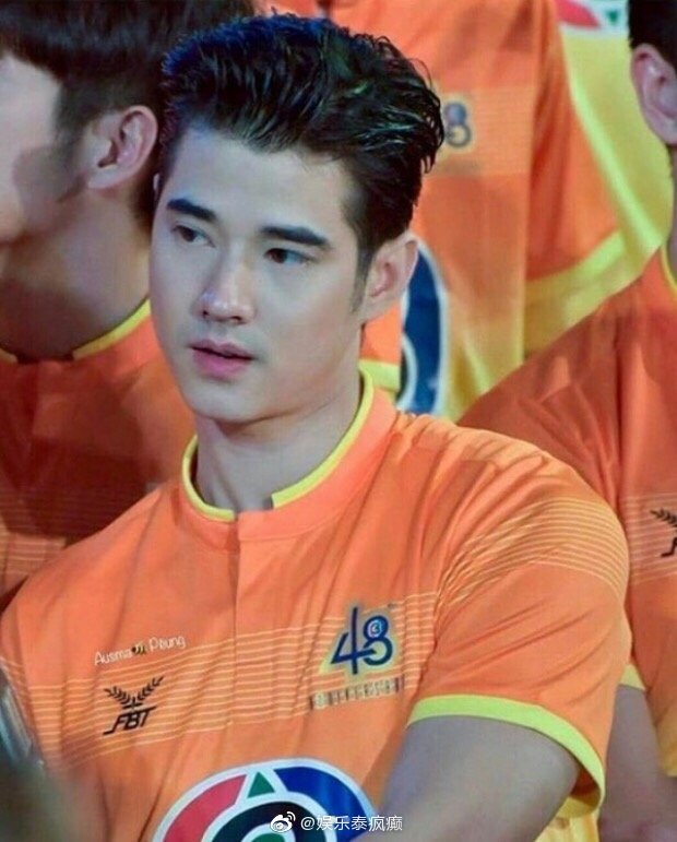 球衣穿搭引发泰网热议 网友争论“球衣是否不时尚”话题登上热搜