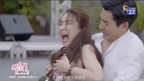 Jakjaan Akhamsiri与Nike Nitidon主演情景喜剧《The Daughter In Law》片段引争议 涉及肢体互动惹网友两极讨论