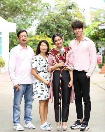 《双重命运》主演大换血引热议 Peach Pachara被传因避嫌辞演Pon Nawasch接棒