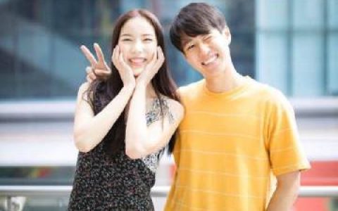 Toyy Pathompong与Mook Worranit疑似同步发文宣布分手 粉丝不舍难接受恋情画句点