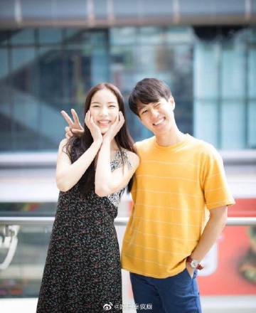 Toyy Pathompong与Mook Worranit疑似同步发文宣布分手 粉丝不舍难接受恋情画句点