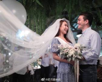 Jakjaan Akhamsiri被男友Kay惊喜求婚成功 生日派对变求婚现场甜蜜答应