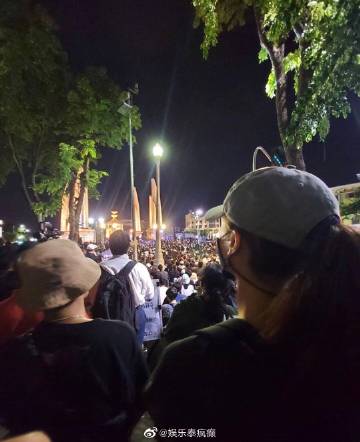 Maria Poonlertlarp现身抗议现场力挺青年 表态反独裁立场获网友赞扬