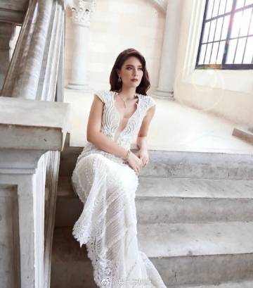 Maria Poonlertlarp现身抗议现场力挺青年 表态反独裁立场获网友赞扬