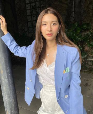 Mew Nittha发布大皇宫灯光视频引争议 网友分裂反应掀抵制讨论