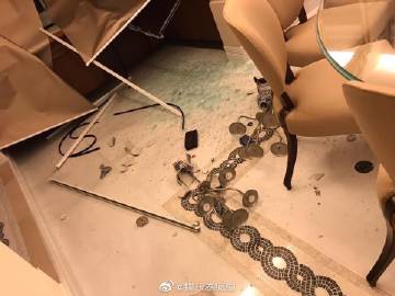 Angie Hastings贝鲁特大爆炸后报平安 公寓受波及现场狼藉引关注