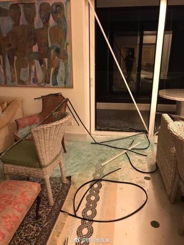 Angie Hastings贝鲁特大爆炸后报平安 公寓受波及现场狼藉引关注