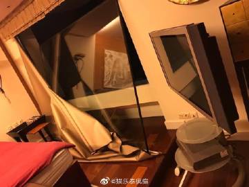 Angie Hastings贝鲁特大爆炸后报平安 公寓受波及现场狼藉引关注