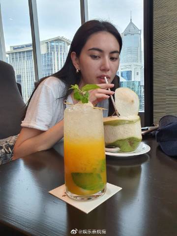 Ter Chantavit发帖分享与Mai Davika日常互动引共鸣 甜蜜“抢饮料”细节掀热议