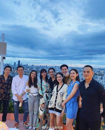 Matt Peeranee生日聚餐曝光 “菲比”闺蜜团全员到齐携伴侣同框引热议