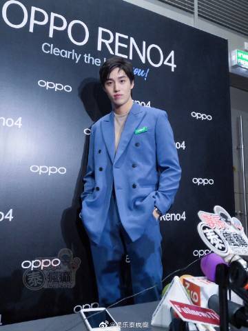 Tor Thanapob晒照被调侃“第三条腿” 本人幽默回应称暂时用不上拐杖