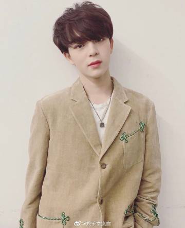 SBFIVE成员Bas Suradet社交账号突破百万粉丝 粉丝刷话题庆祝登热搜