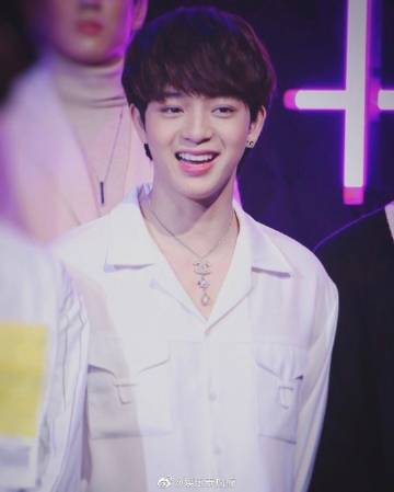 SBFIVE成员Bas Suradet社交账号突破百万粉丝 粉丝刷话题庆祝登热搜