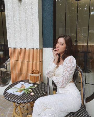 Ice Apitsada发帖想学当网红遭网友嘲讽引争议 冻龄女星言论掀两极反应