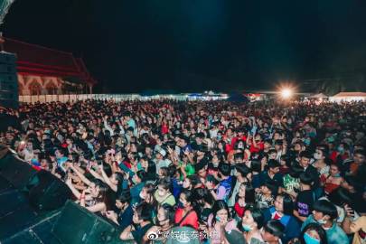 Janey Suwannaket洛坤府演唱会引争议 疫情期间未严格防疫遭网友质疑