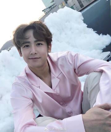 泰国学生集会引发热议 呼吁艺人发声话题扩散 多位公众人物表态引关注