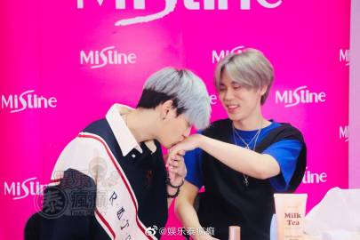 Boun Noppanut与Prem Warut同台直播带货引热议 在线观看破5万感谢中国粉丝支持