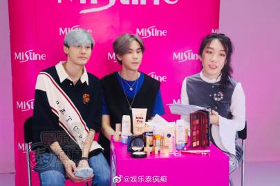 Boun Noppanut与Prem Warut同台直播带货引热议 在线观看破5万感谢中国粉丝支持