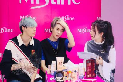 Boun Noppanut与Prem Warut同台直播带货引热议 在线观看破5万感谢中国粉丝支持