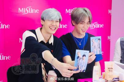 Boun Noppanut与Prem Warut同台直播带货引热议 在线观看破5万感谢中国粉丝支持