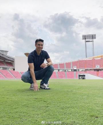 Matthew Deane健身照意外“走光焦点”引热议 与妻子Lydia康复后持续投入公益