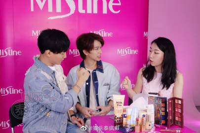 Mistine周年庆直播举行 Ohm Thitiwat与Fluke Natouch同台互动掀热度
