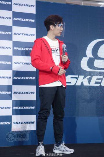 昔日舞台表演被指过火引争议 Mew Suppasit回应与Gulf Kanawut亲密互动无不当