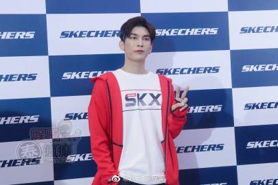 昔日舞台表演被指过火引争议 Mew Suppasit回应与Gulf Kanawut亲密互动无不当