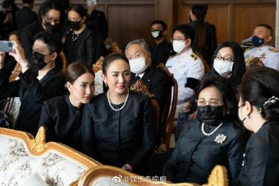 泰国三台小花Taew Natapohn父亲车祸离世举行火化仪式 现场泪崩发言缅怀父爱