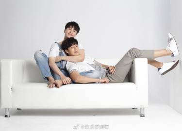 泰国三台首部腐剧《奇迹之熊先生》发布定妆照 Inn Sarin确定出演搭档新人Job Thuchapon同框亮相