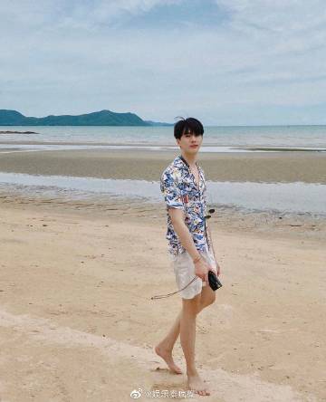 三台男星Inn Sarin泳池照曝光展现结实背肌 侧脸帅气引粉丝热议点赞破十万