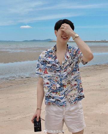 三台男星Inn Sarin泳池照曝光展现结实背肌 侧脸帅气引粉丝热议点赞破十万