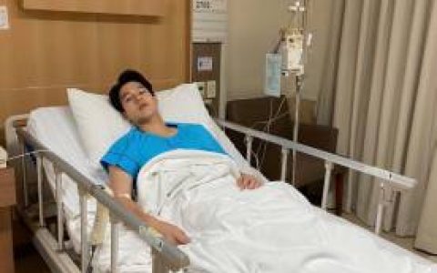 男星Toyy Pathompong因头痛发烧入院治疗 病床照曝光女友Mook Worranit送祝福打气