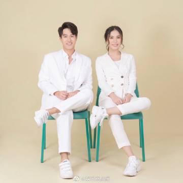 男星Toyy Pathompong因头痛发烧入院治疗 病床照曝光女友Mook Worranit送祝福打气