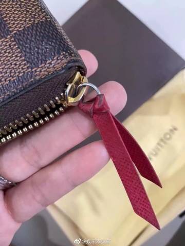 Bitoey Rsiam因二手名牌商品销售纠纷遭网友投诉 钱包状况与描述不符引发讨论
