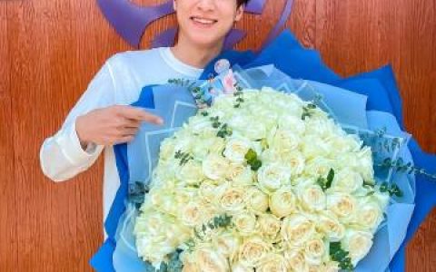 Gulf Kanawut收到粉丝鲜花祝福庆五·二零 粉丝热情送花感动不已