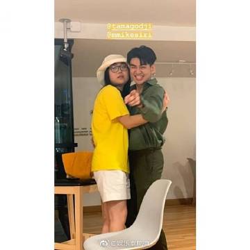 Godji Tatchakorn与Mike Chinnarat分享合照庆祝粉丝破百万 Godji回应误解