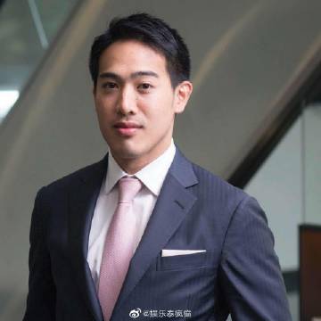 Taew Natapohn结束14年恋情，商人Pasus Liptapanlop成新宠？