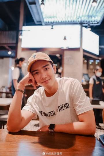 GMMTV艺人Plustor宣布兼职百货公司管理工作，已工作一个月