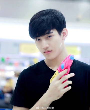 《待到重逢时》热度不减！粉丝误把角色Dean生日当成Ohm Thitiwat本人生日引乌龙