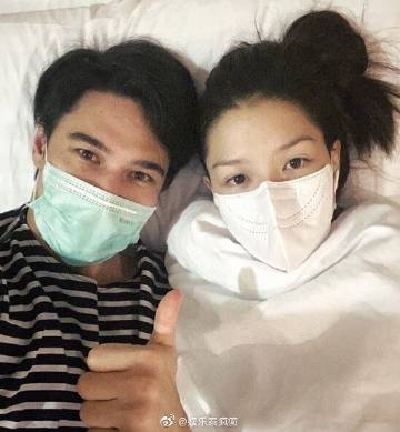 Lydia Sarunrat 与 Matthew Deane 仍留院治疗反复阳性 医生称或为残留病毒无传染力