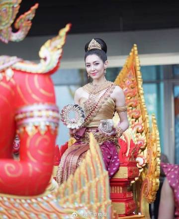 泰国女星晒传统服饰美照争艳引热议 端庄典雅展现暹罗风情