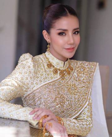 泰国女星晒传统服饰美照争艳引热议 端庄典雅展现暹罗风情