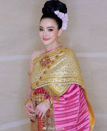 泰国女星晒传统服饰美照争艳引热议 端庄典雅展现暹罗风情